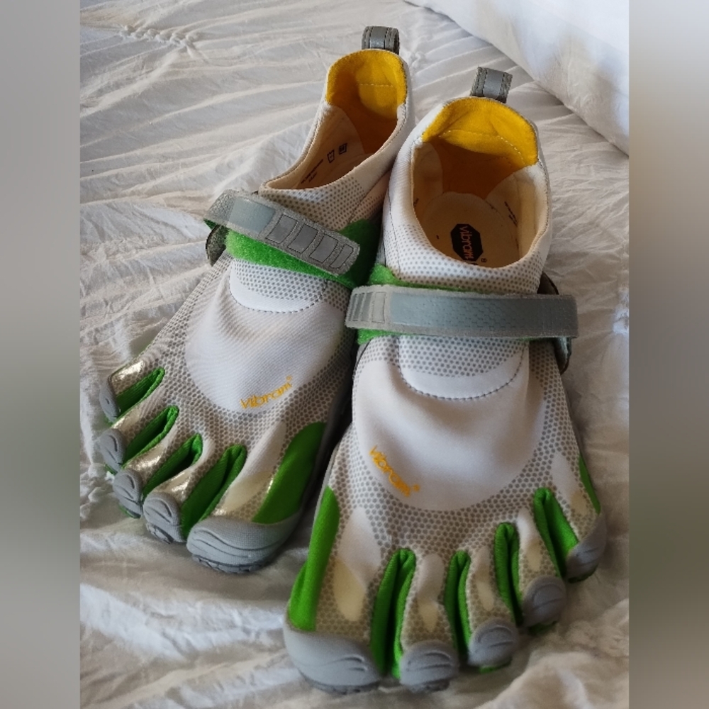 COPY - Vibram Five Finger Toe Shoes Green/Gray EUR 42 Women’s U.S. 11 Mens US 9